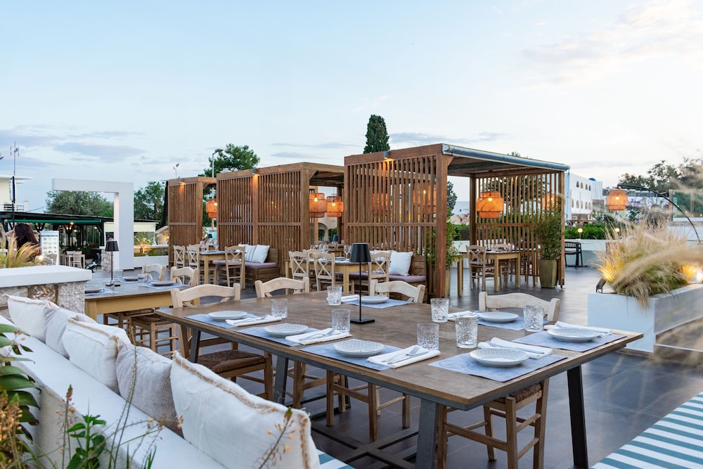 Sunshine Hotel Lardos — Restaurant & bars in Lardos, South Aegean
