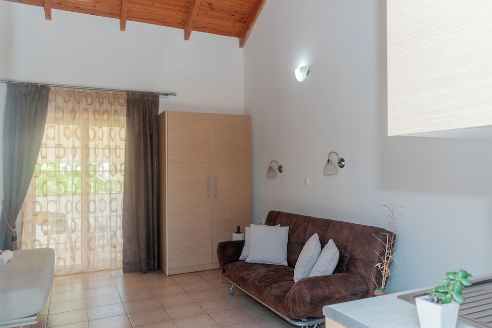 Sunshine Hotel Lardos — Hotel rooms in Lardos, South Aegean