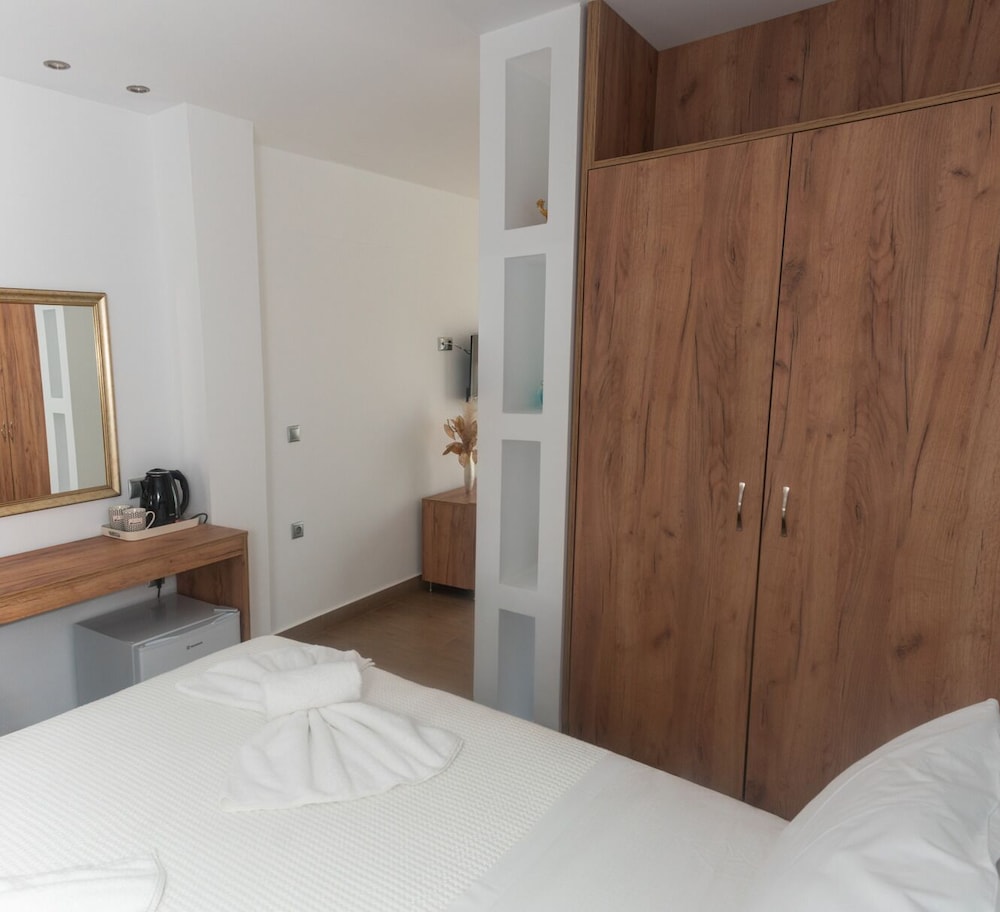 Sunshine Hotel Lardos — Hotel rooms in Lardos, South Aegean