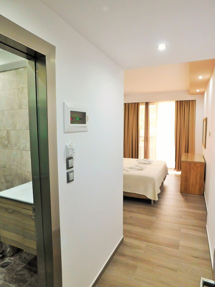 Sunshine Hotel Lardos — Hotel rooms in Lardos, South Aegean