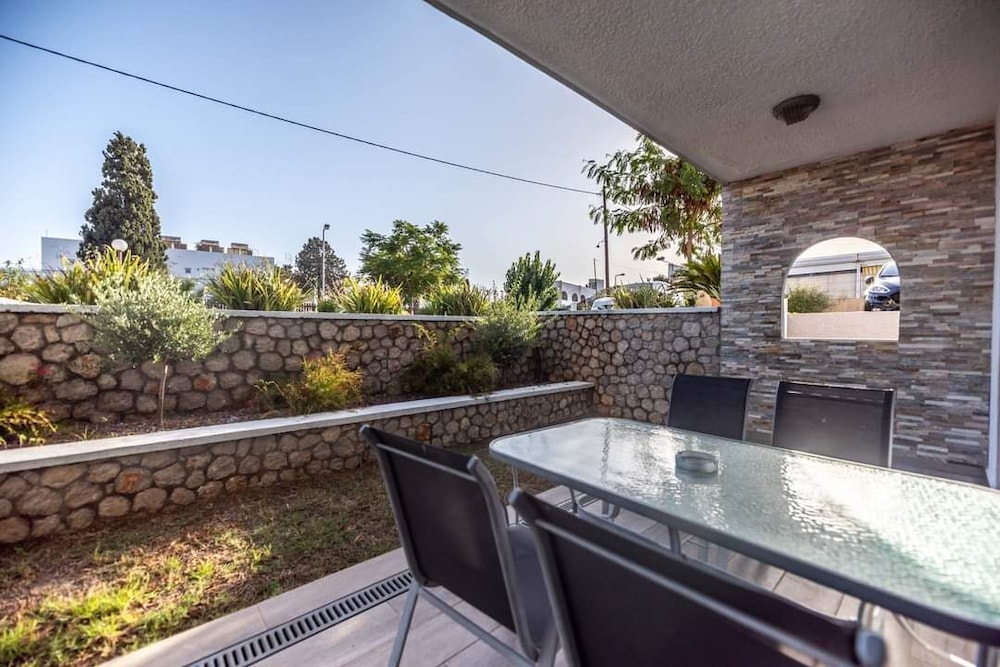Sunshine Hotel Lardos — Hotel building in Lardos, South Aegean