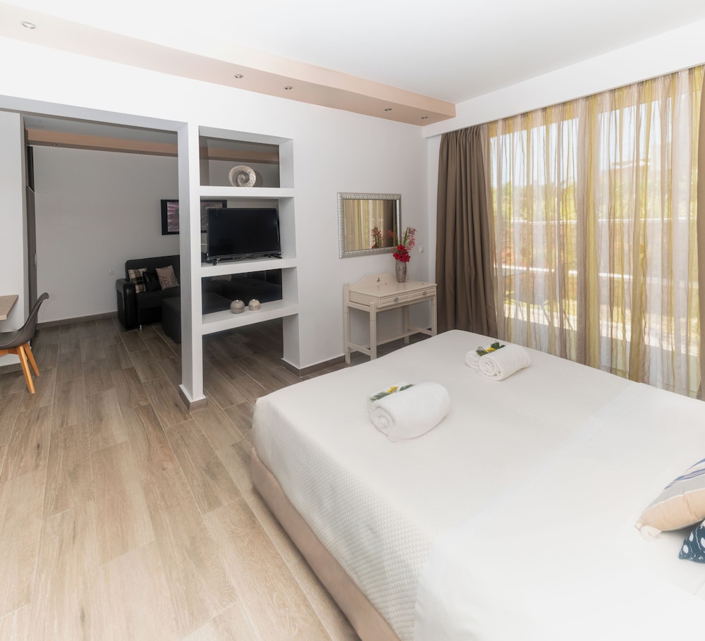 Sunshine Hotel Lardos — Hotel rooms in Lardos, South Aegean