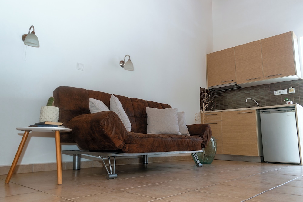 Sunshine Hotel Lardos — Hotel rooms in Lardos, South Aegean