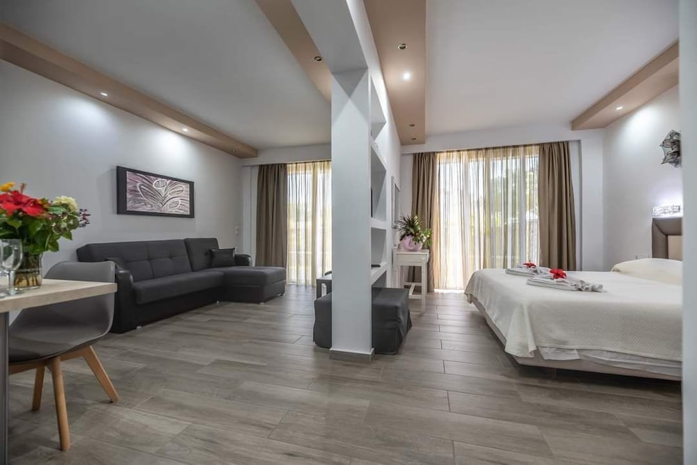 Sunshine Hotel Lardos — Hotel rooms in Lardos, South Aegean
