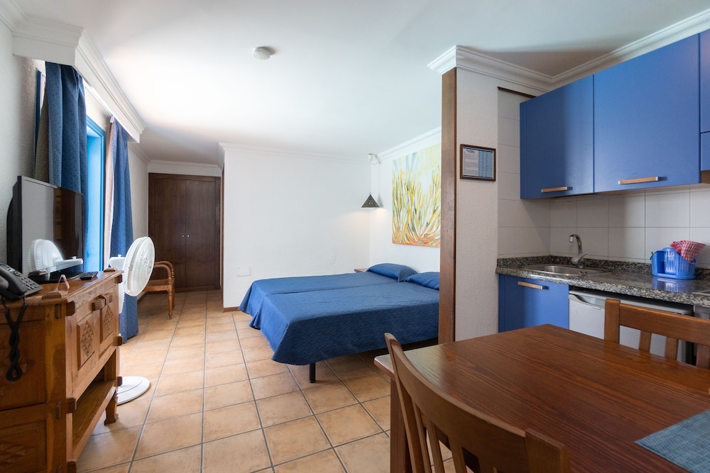 Apartments Agua Marina — Hotel rooms in Puerto del Carmen, Canary Islands