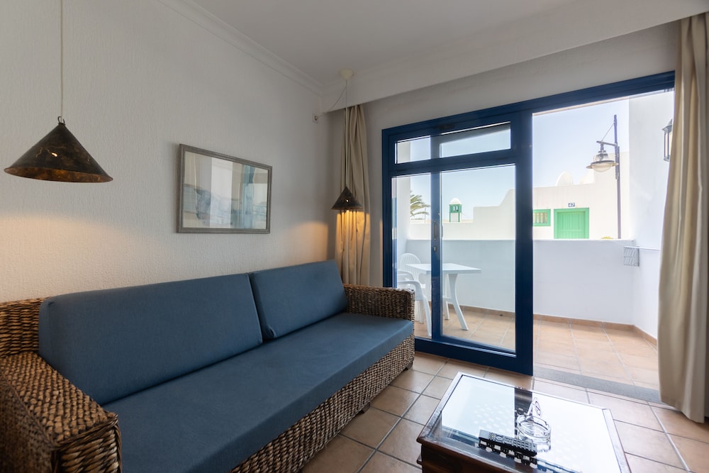Apartments Agua Marina — Hotel rooms in Puerto del Carmen, Canary Islands