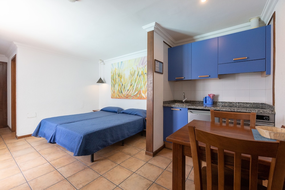 Apartments Agua Marina — Hotel rooms in Puerto del Carmen, Canary Islands