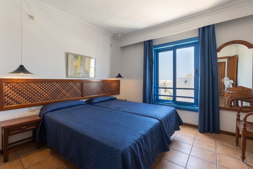 Apartments Agua Marina — Hotel rooms in Puerto del Carmen, Canary Islands