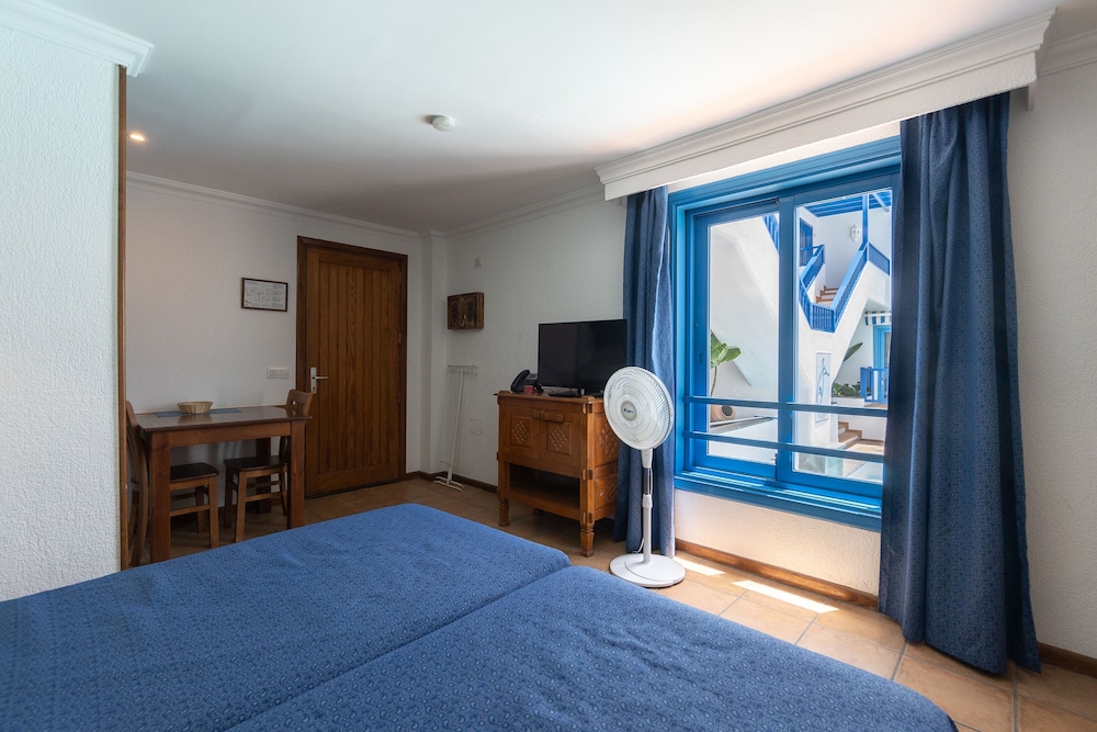 Apartments Agua Marina — Hotel rooms in Puerto del Carmen, Canary Islands