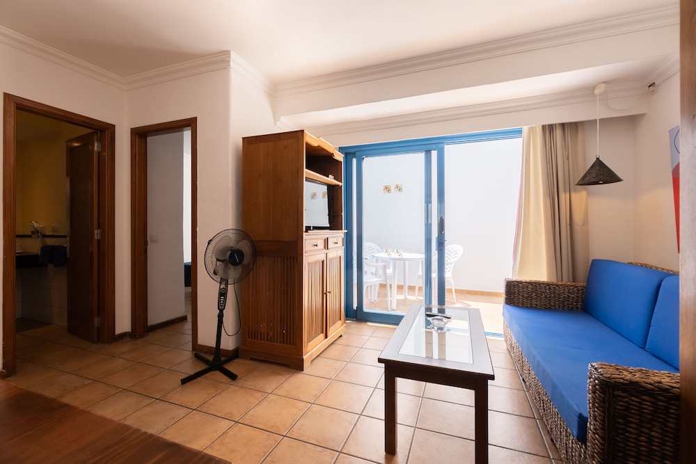 Apartments Agua Marina — Hotel rooms in Puerto del Carmen, Canary Islands