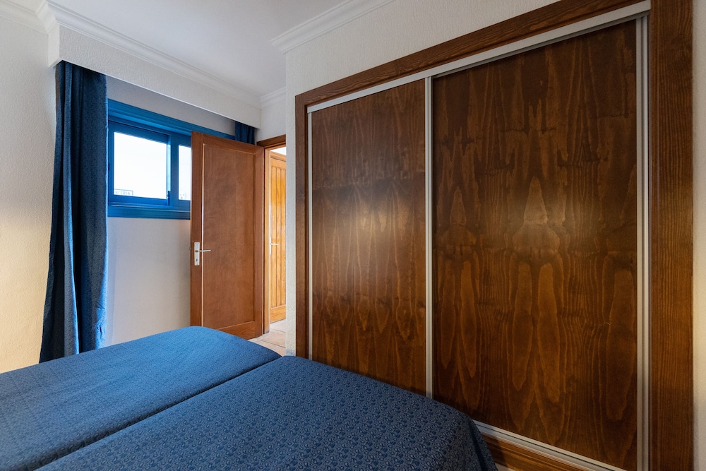 Apartments Agua Marina — Hotel rooms in Puerto del Carmen, Canary Islands