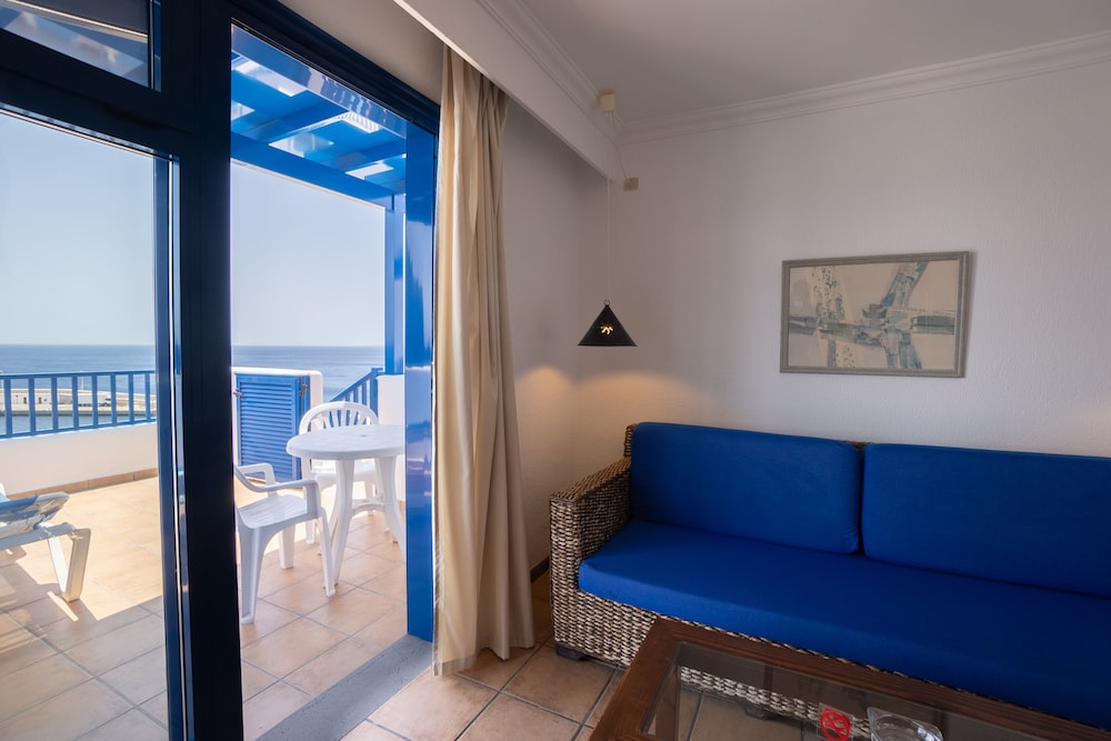 Apartments Agua Marina — Hotel rooms in Puerto del Carmen, Canary Islands