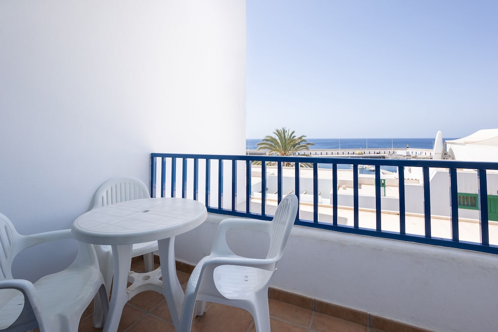 Apartments Agua Marina — Hotel rooms in Puerto del Carmen, Canary Islands