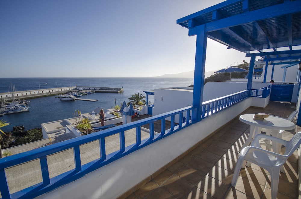 Apartments Agua Marina — Hotel building in Puerto del Carmen, Canary Islands