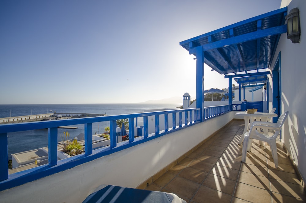 Apartments Agua Marina — Hotel building in Puerto del Carmen, Canary Islands