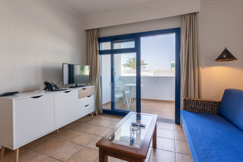 Apartments Agua Marina — Hotel rooms in Puerto del Carmen, Canary Islands
