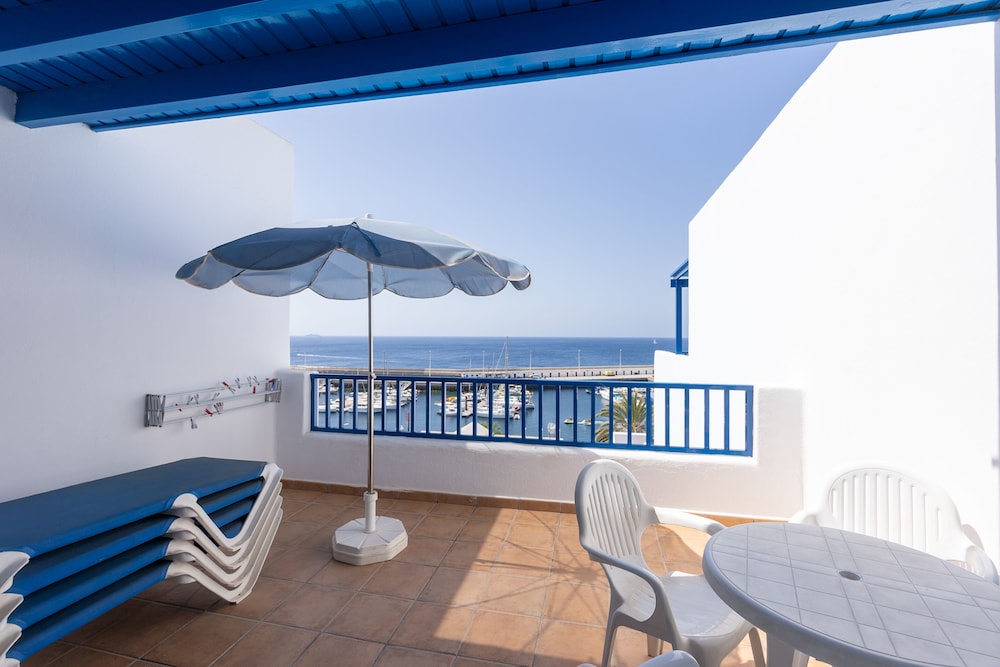 Apartments Agua Marina — Hotel rooms in Puerto del Carmen, Canary Islands