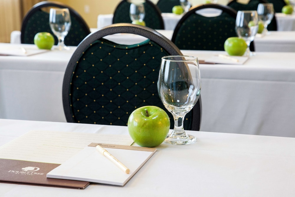 DoubleTree by Hilton Napa Valley - American Canyon — Restaurant & bars in American Canyon, California