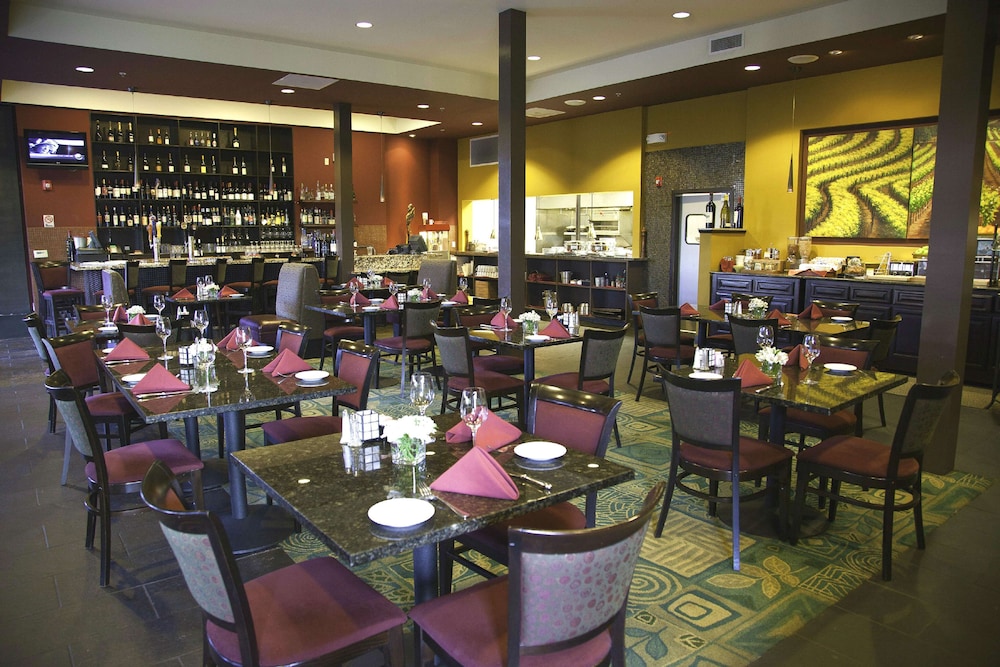 DoubleTree by Hilton Napa Valley - American Canyon — Restaurant & bars in American Canyon, California