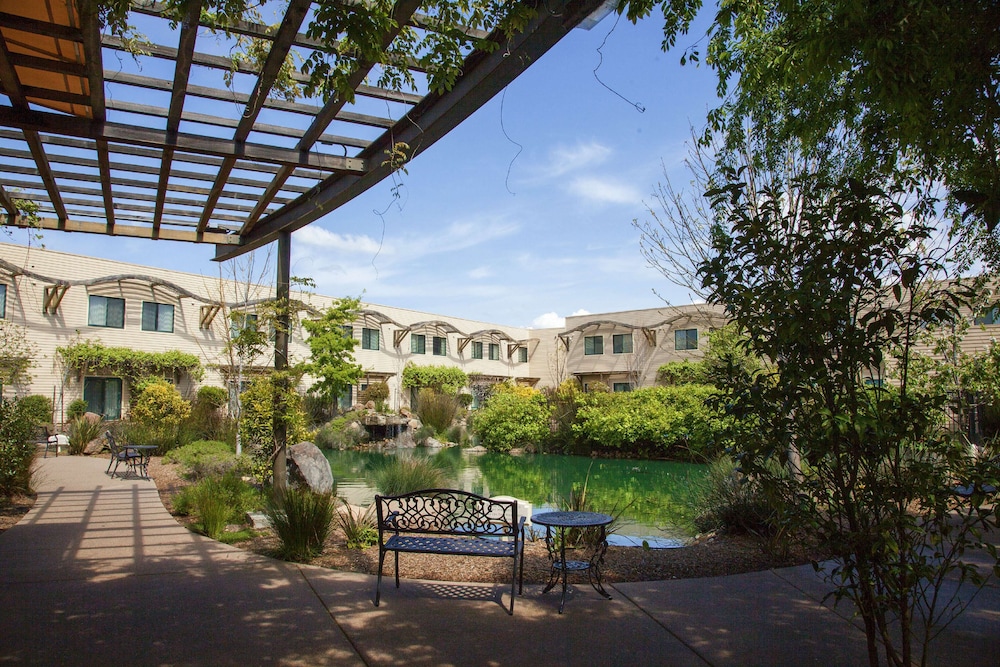 DoubleTree by Hilton Napa Valley - American Canyon — Hotel building in American Canyon, California