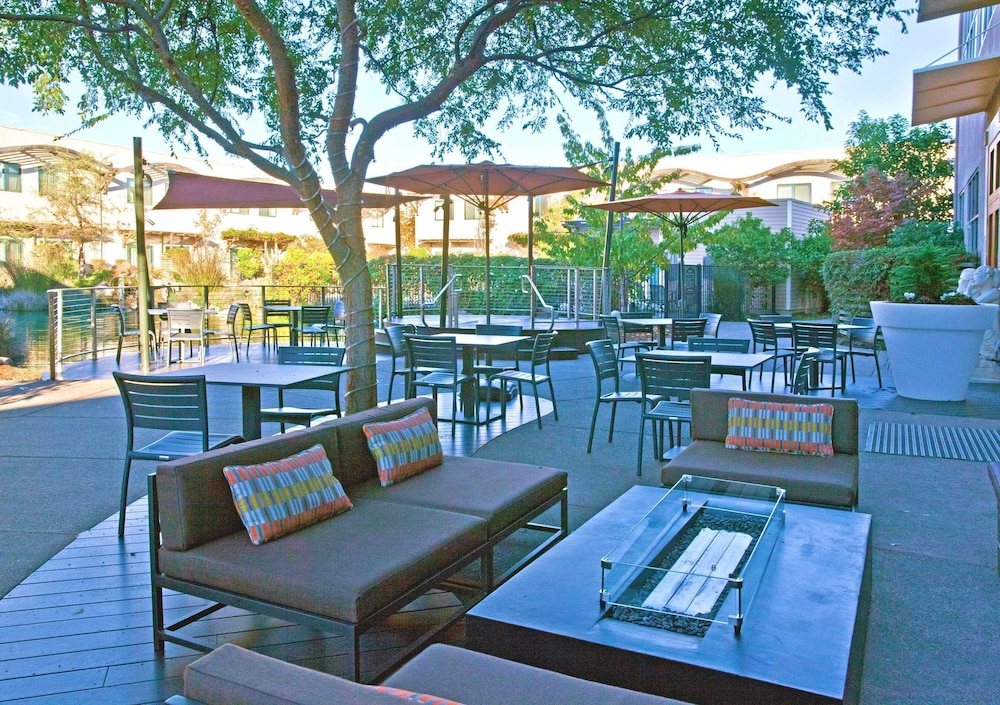DoubleTree by Hilton Napa Valley - American Canyon — Restaurant & bars in American Canyon, California