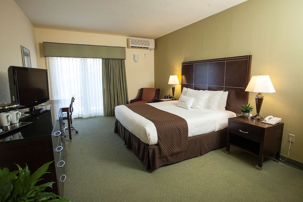DoubleTree by Hilton Napa Valley - American Canyon — Hotel rooms in American Canyon, California