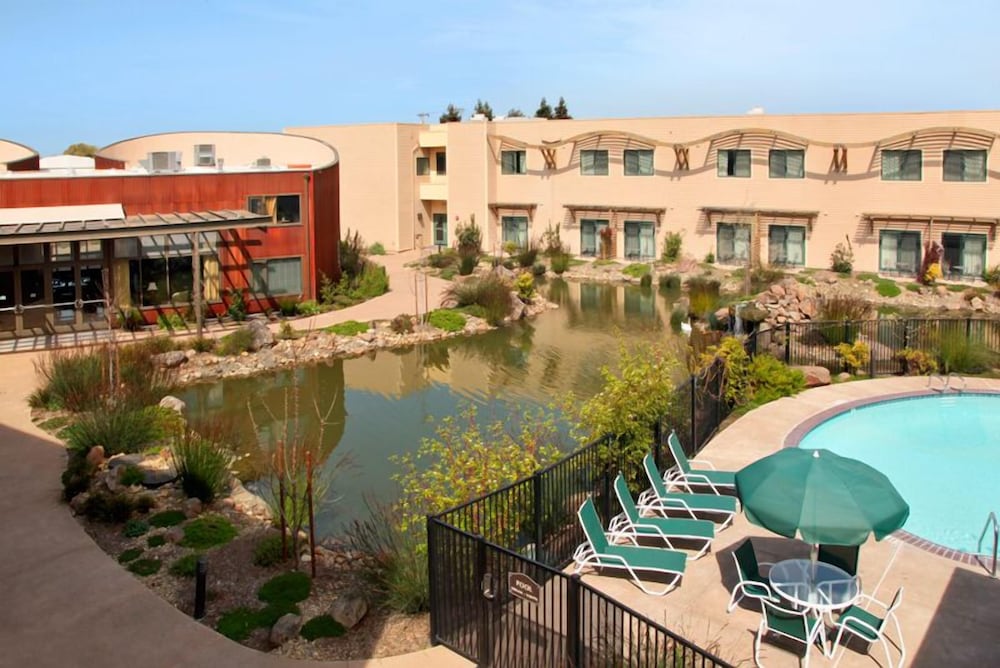 DoubleTree by Hilton Napa Valley - American Canyon — Swimming pool in American Canyon, California
