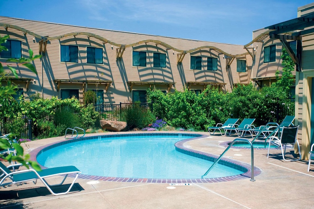 DoubleTree by Hilton Napa Valley - American Canyon — Swimming pool in American Canyon, California