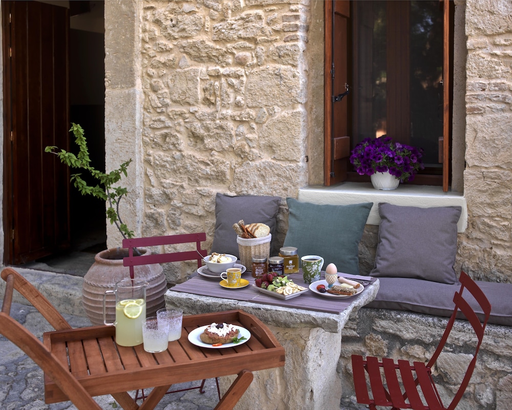 Scalarea Estate Residences — Restaurant & bars in Heraklion