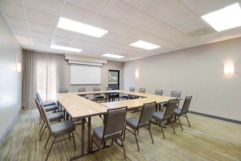 Sonesta Select Huntington Beach Fountain Valley — Hotel building in Fountain Valley, California