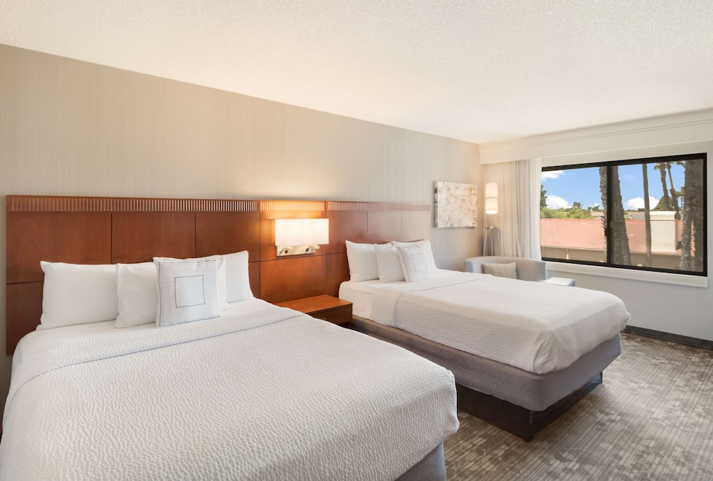 Sonesta Select Huntington Beach Fountain Valley — Hotel rooms in Fountain Valley, California