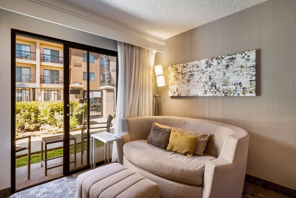 Sonesta Select Huntington Beach Fountain Valley — Hotel rooms in Fountain Valley, California