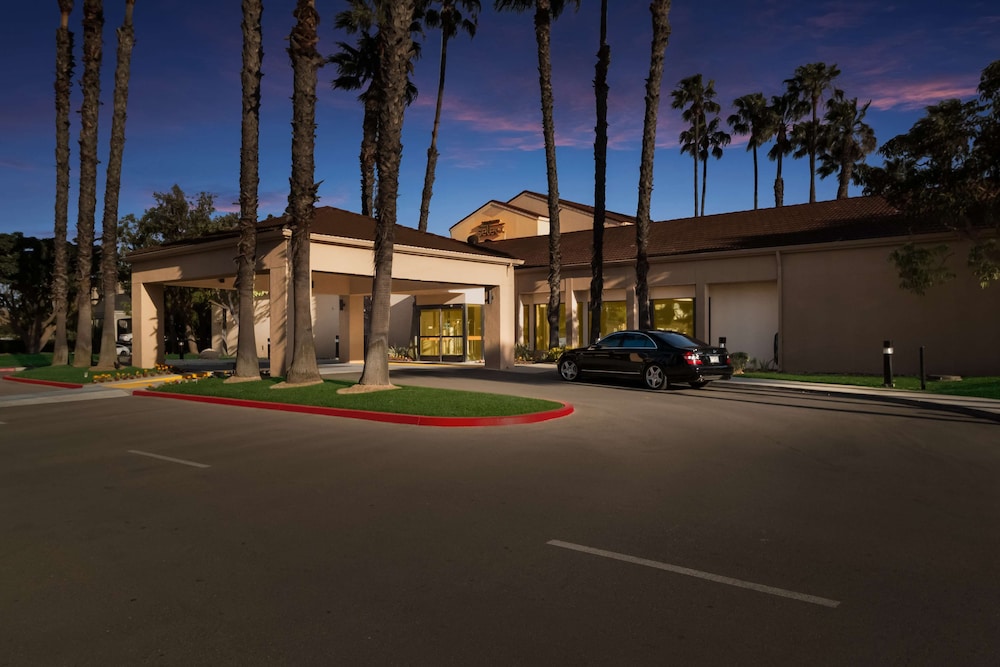 Sonesta Select Huntington Beach Fountain Valley — Hotel building in Fountain Valley, California