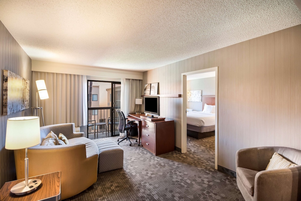 Sonesta Select Huntington Beach Fountain Valley — Hotel rooms in Fountain Valley, California