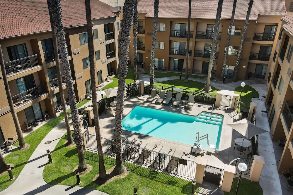Sonesta Select Huntington Beach Fountain Valley — Main photo in Fountain Valley, California