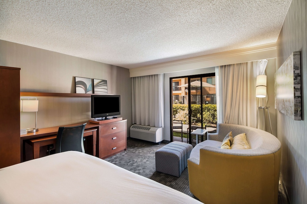 Sonesta Select Huntington Beach Fountain Valley — Hotel rooms in Fountain Valley, California
