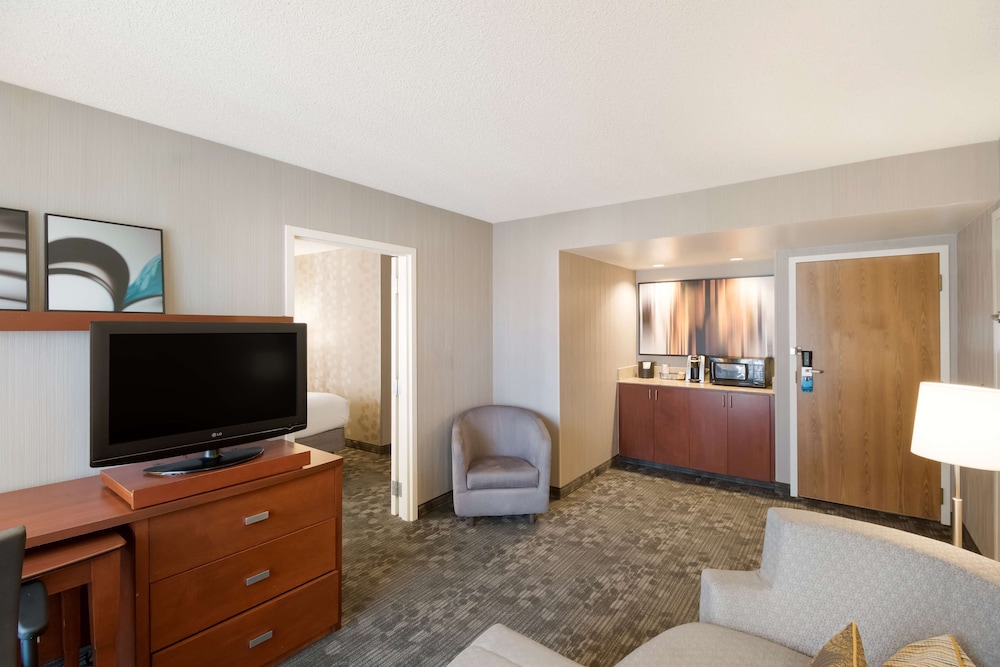 Sonesta Select Huntington Beach Fountain Valley — Hotel rooms in Fountain Valley, California