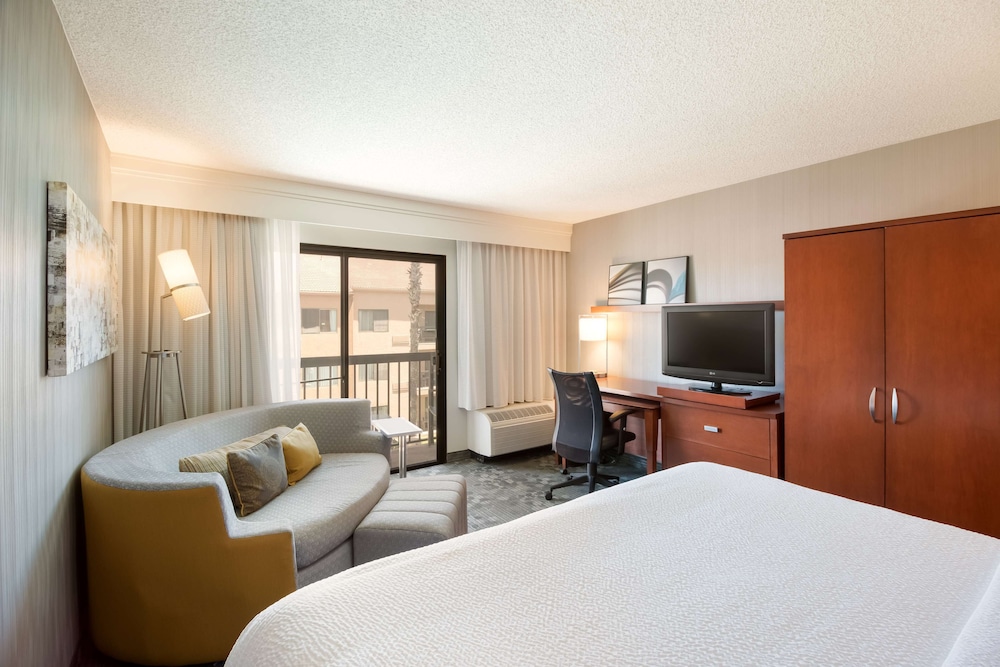 Sonesta Select Huntington Beach Fountain Valley — Hotel rooms in Fountain Valley, California