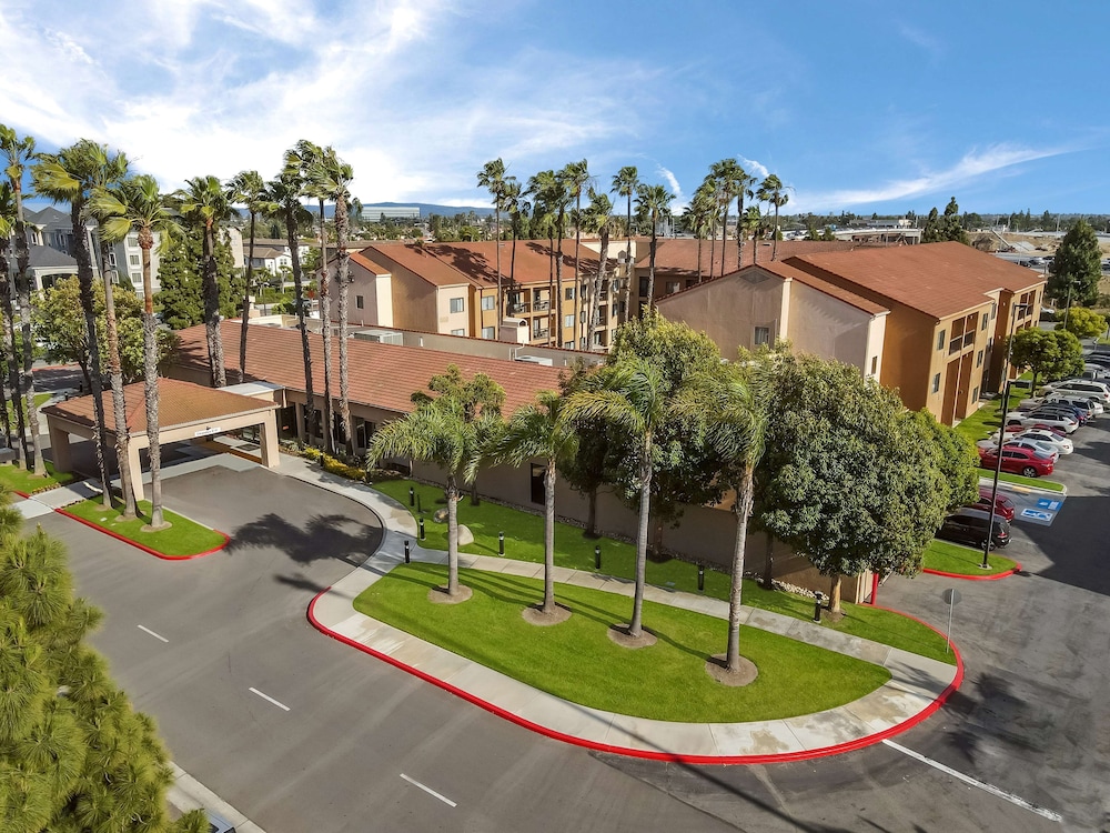 Sonesta Select Huntington Beach Fountain Valley — Hotel building in Fountain Valley, California