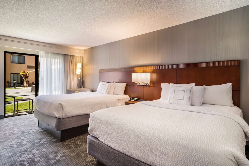 Sonesta Select Huntington Beach Fountain Valley — Hotel rooms in Fountain Valley, California