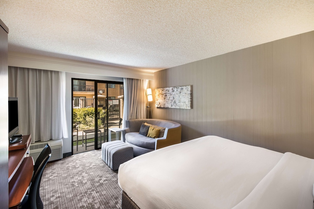 Sonesta Select Huntington Beach Fountain Valley — Hotel rooms in Fountain Valley, California