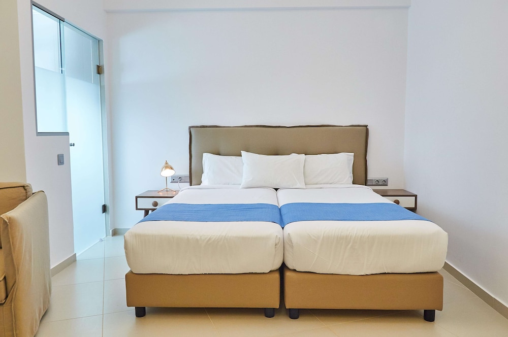 Troulis Aparthotel — Hotel rooms in Bali