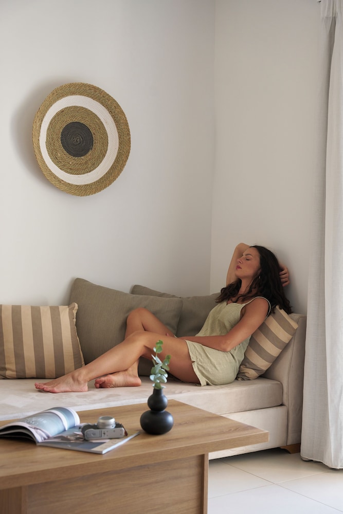 Troulis Aparthotel — Hotel rooms in Bali