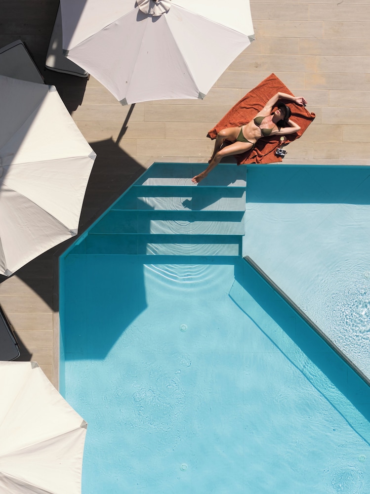 Troulis Aparthotel — Swimming pool in Bali