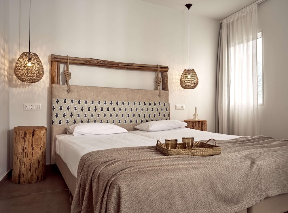 Troulis Aparthotel — Hotel rooms in Bali