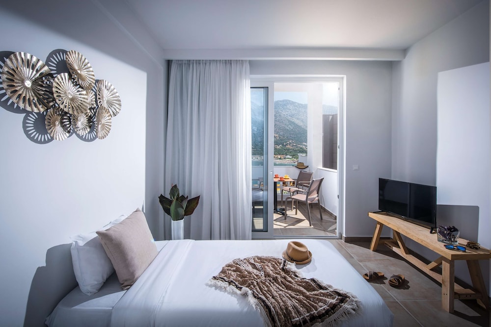 Troulis Aparthotel — Hotel rooms in Bali