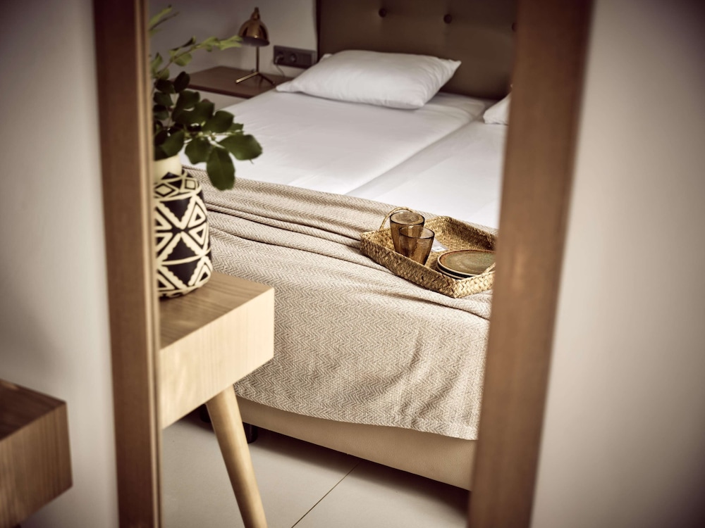 Troulis Aparthotel — Hotel rooms in Bali