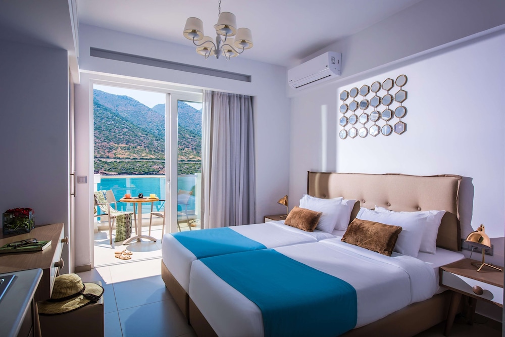Troulis Aparthotel — Hotel rooms in Bali