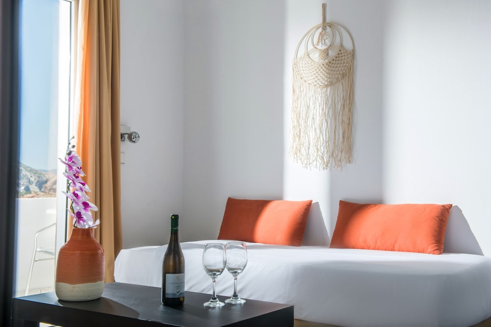 Troulis Aparthotel — Hotel rooms in Bali