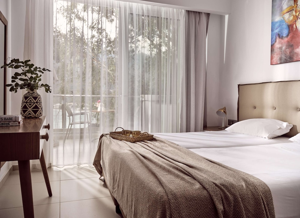 Troulis Aparthotel — Hotel rooms in Bali